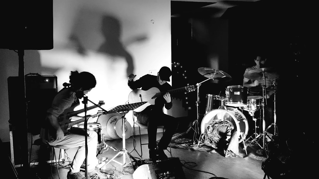 CCO3 plays Danza Caracteristica by Leo Brouwer - live in New Delhi (India)