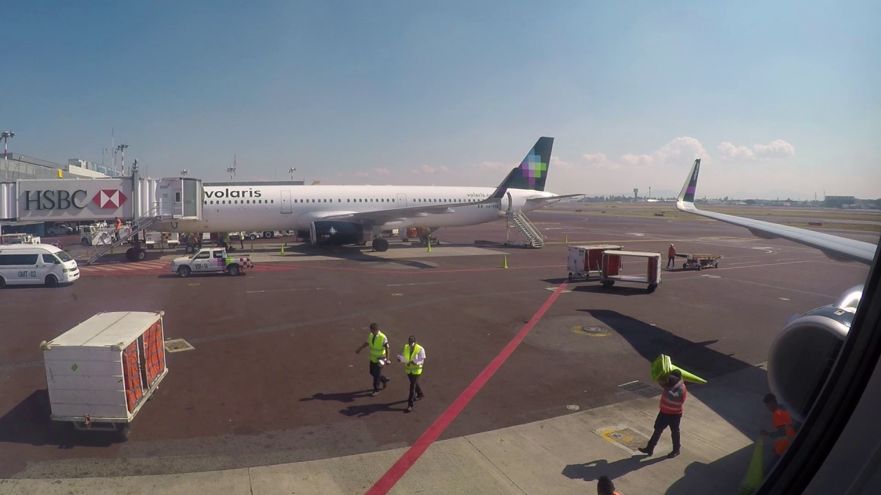VOI 738 MMMX MMGL Mexico city-Guadalajara airport Volaris Airbus A321 Full flight  pax view