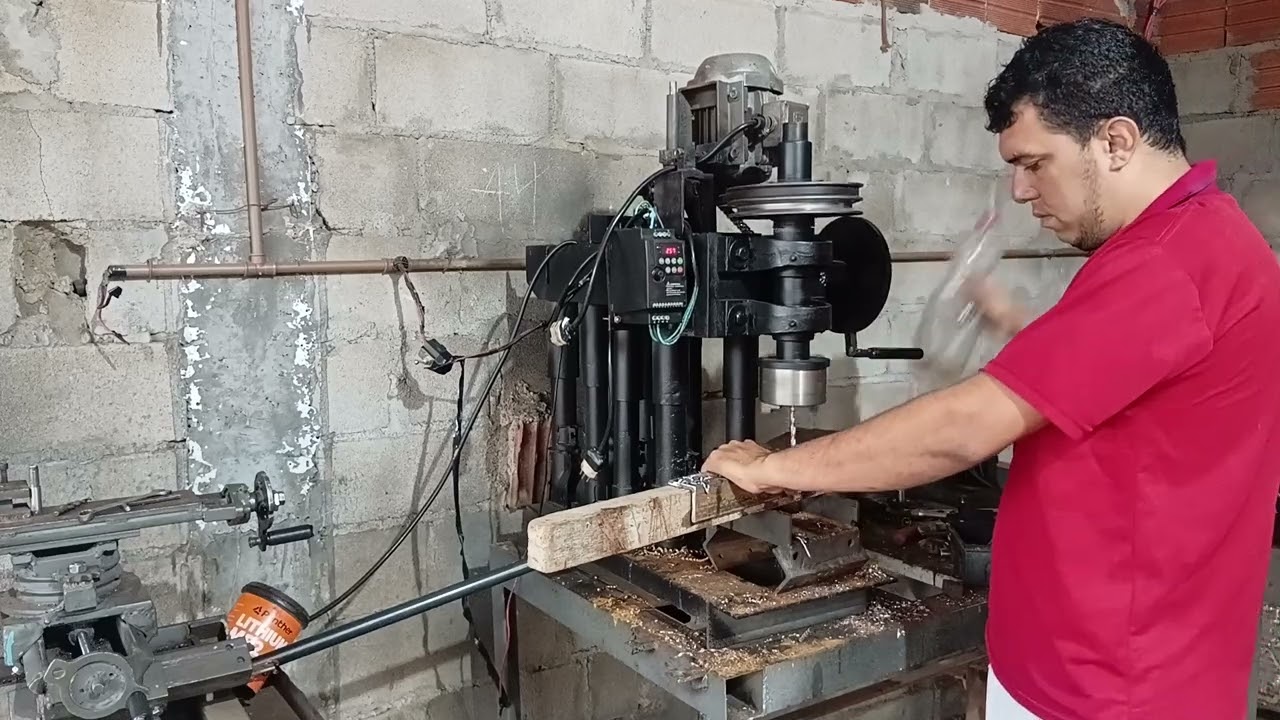 PROJETO SIMPLES FURADEIRA DE BANCADA INDUSTRIAL