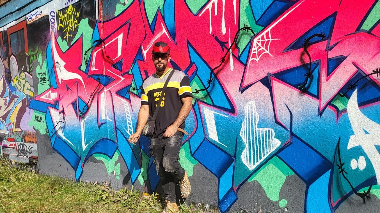 GRAFFITI - Dems and Tom paint Trellick Tower London