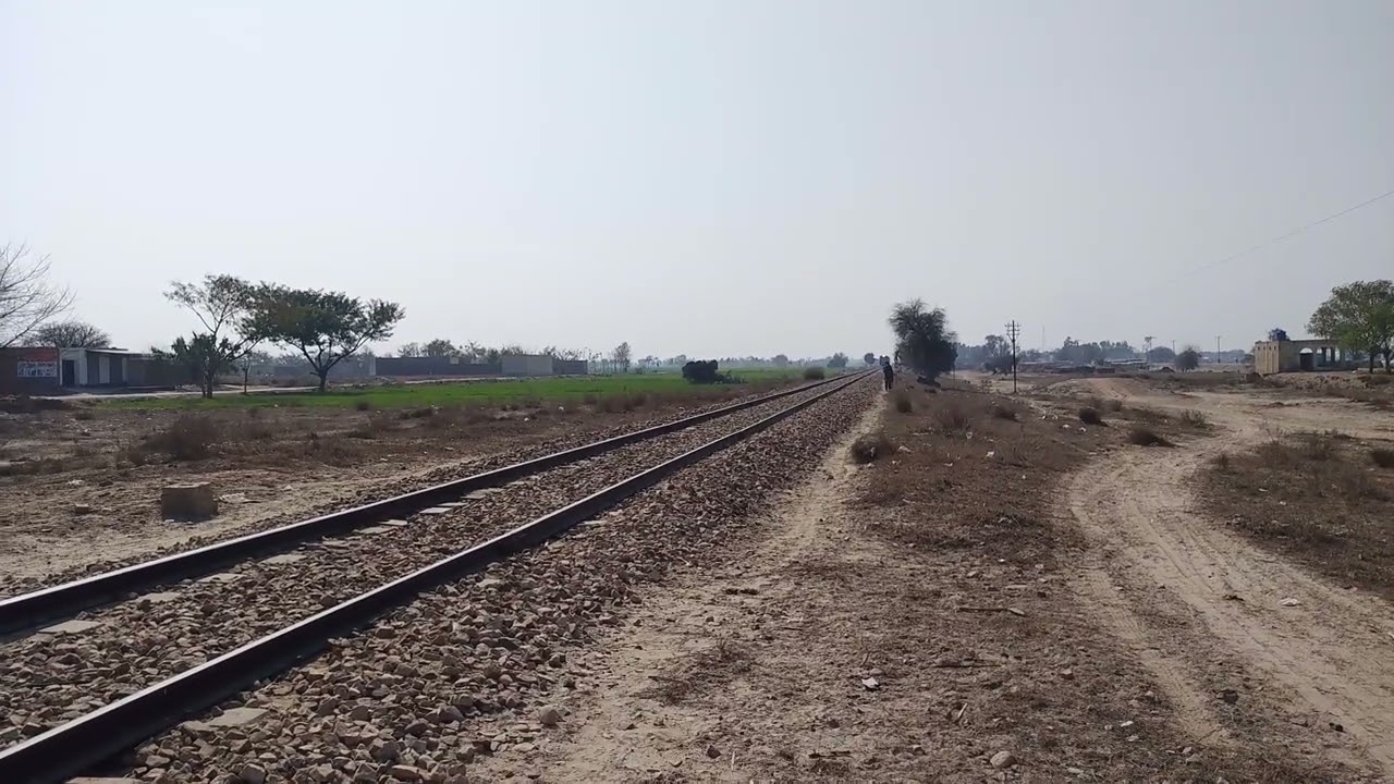 Pakistan raylway thal express multan to Rawalpindi #duet #thalexpress #people