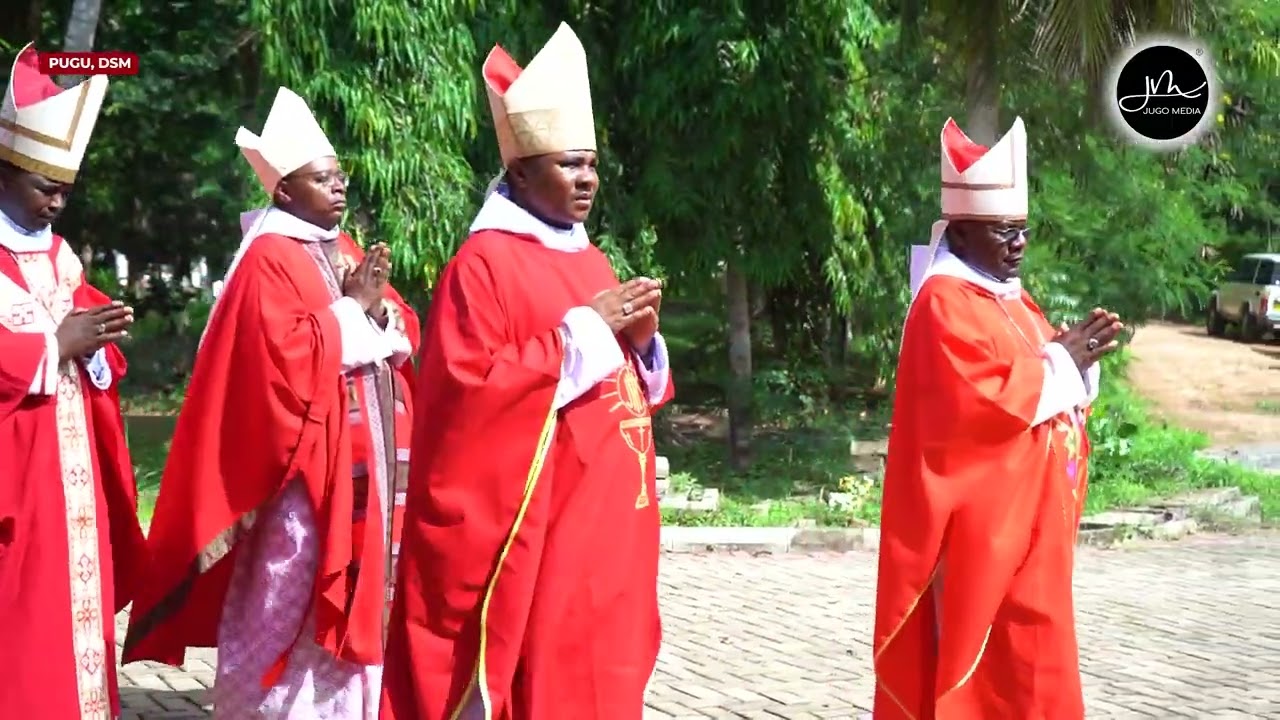 Maandamano ya Maaskofu, Maabate, Mapadre katika Misa ya Kumbukumbu ya Wafia Dini, Pugu Dar es Salaam