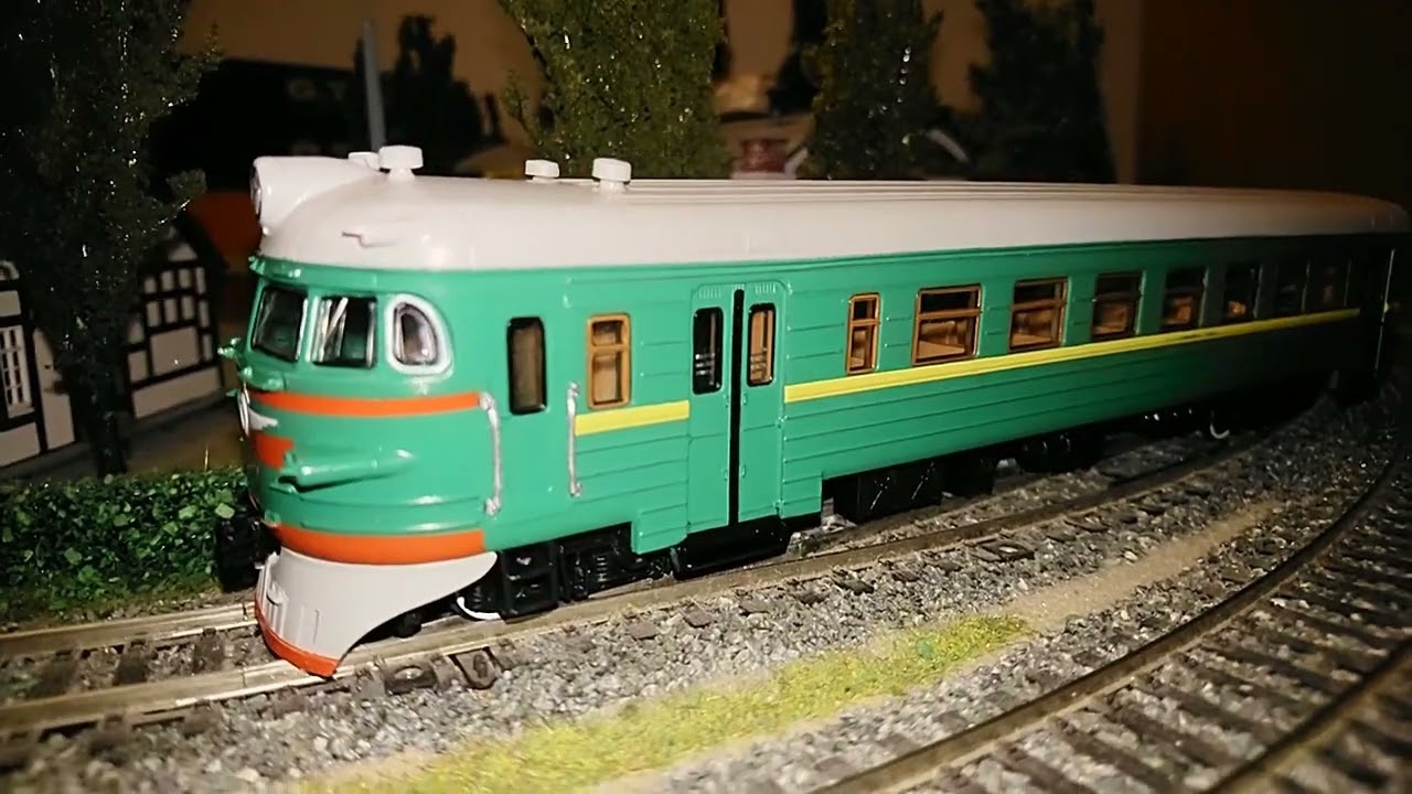 Головной вагон ЭР2 