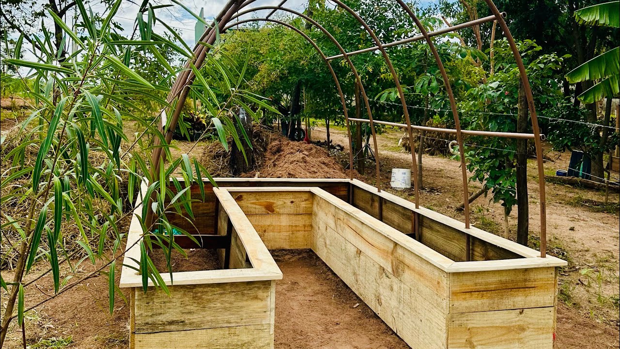 COMO FAZER UMA MINI HORTA ESTILO ESTUFA NA SUA CASA
