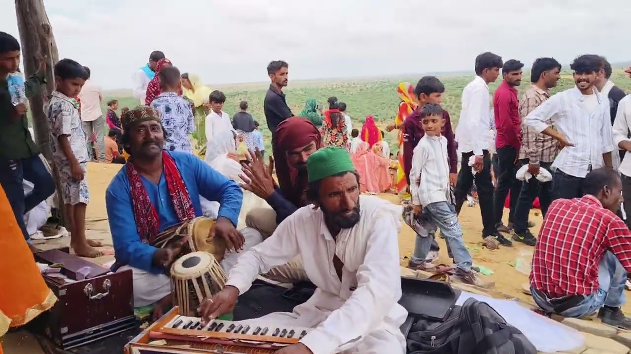 Bikaner distik ka chota sa ghaw surjada me surjan pir ki darhga pe कवाल वासु खान तबला पे शाहनिवाज,,,