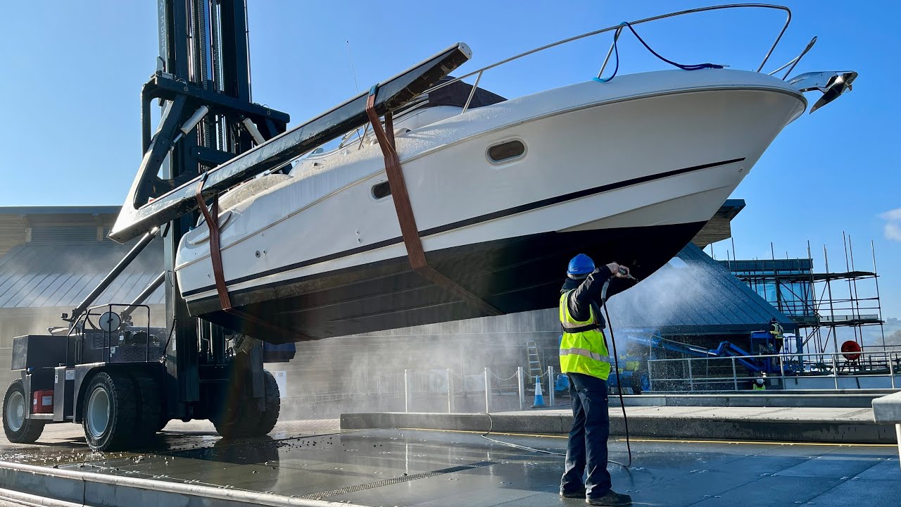 MY BOAT : Smuggler's Blues 2 Lift Out