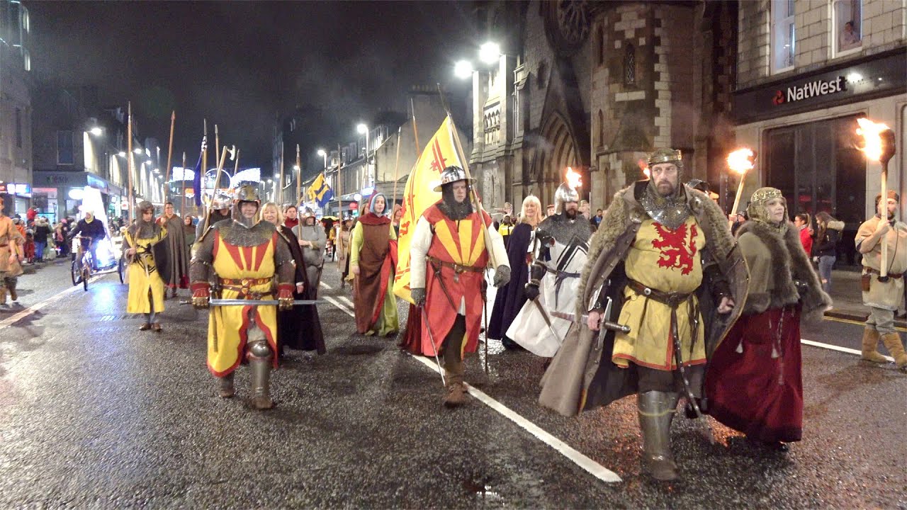 King Robert the Bruce and Lord Provost lead the 2019 Aberdeen Christmas lights parade down Union St