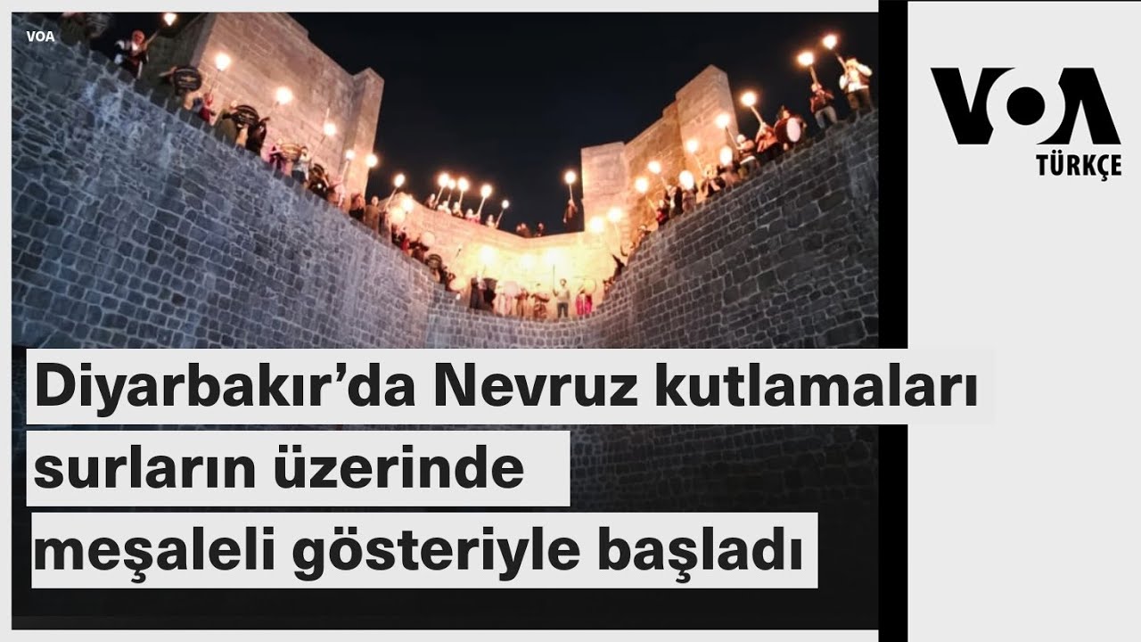 Diyarbakır’da Nevruz kutlamaları surların üzerinde meşaleli gösteriyle başladı