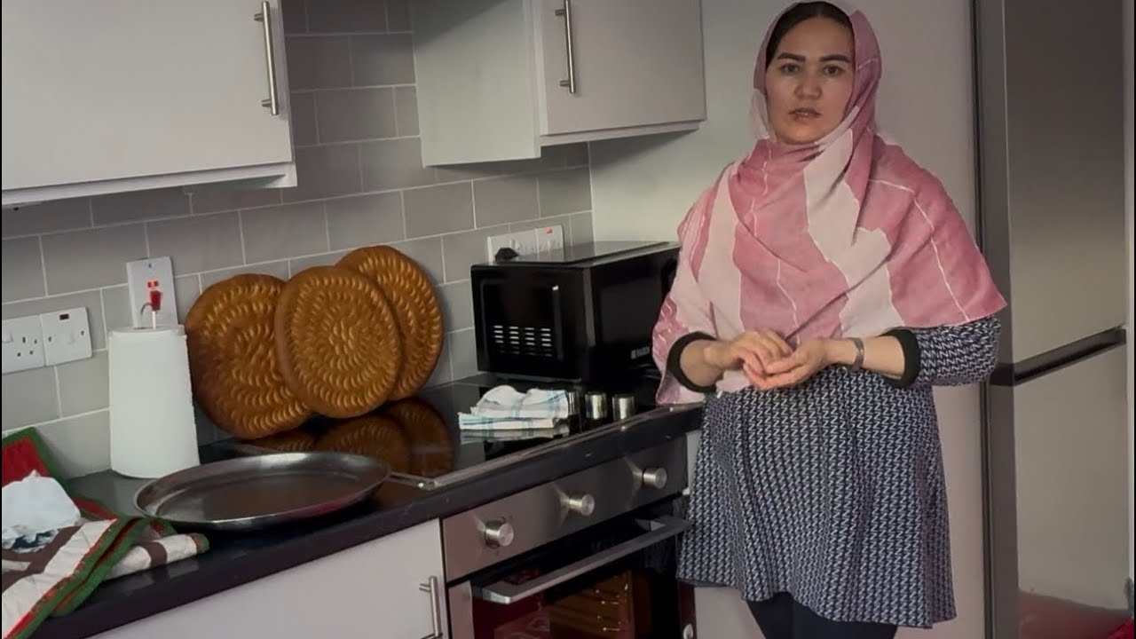طرزی تهیه نان روغنی با روش ساده وخوشمزه دوستان عزیزم