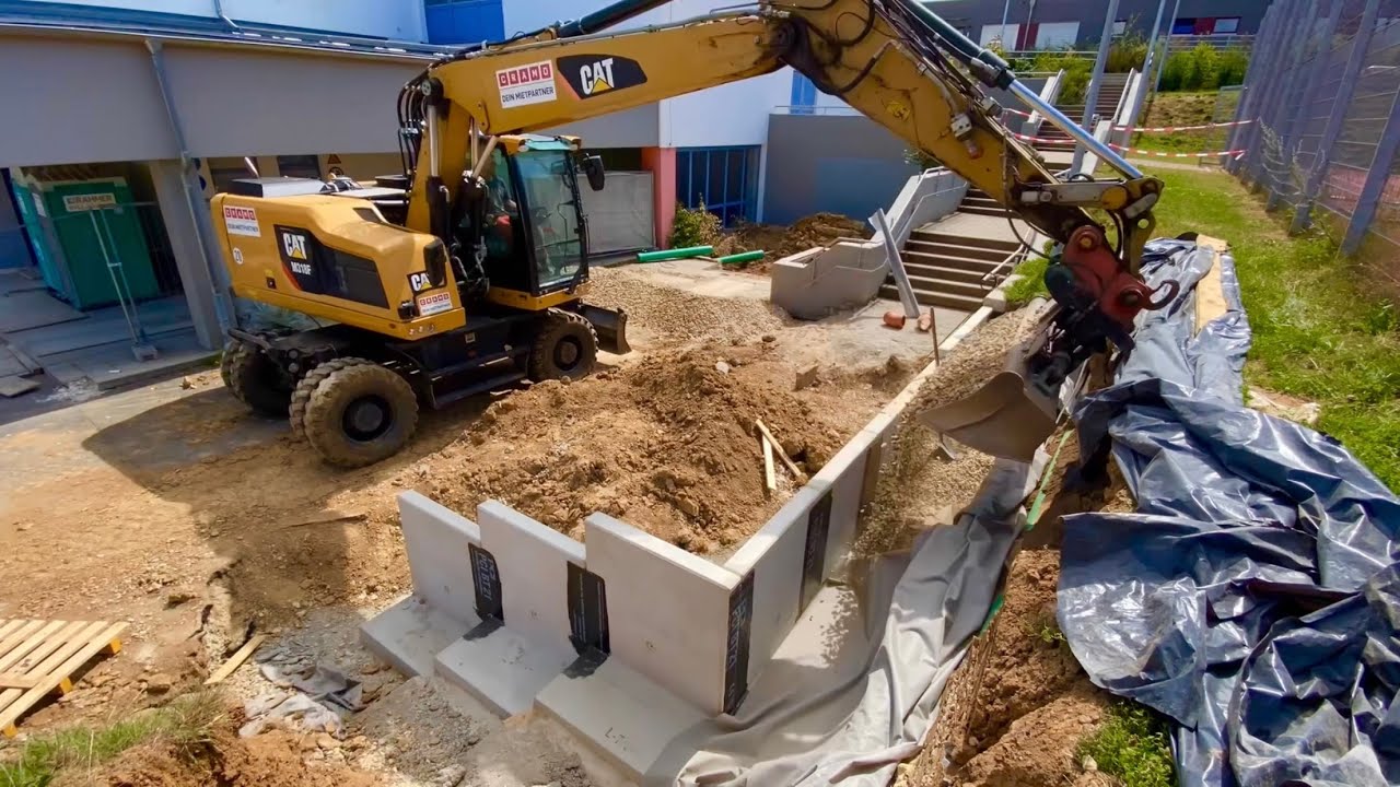 Treppenanlage umbauen 3#: drainage und Kiespackung, Winkelsteine hinterfüllen, Böschung abziehen