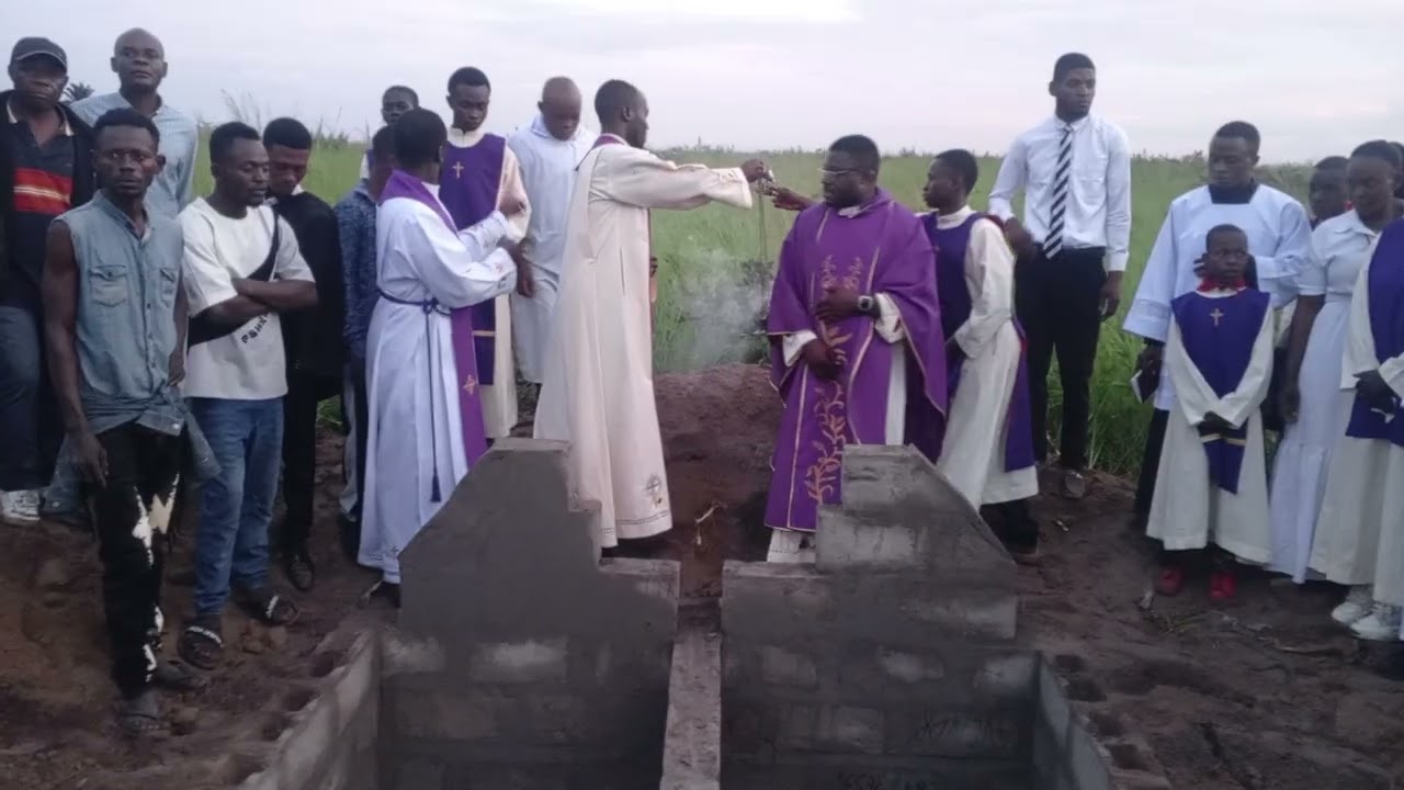 It was a very tensed funeral of two family members that we had to seek police intervention 😭😭😭