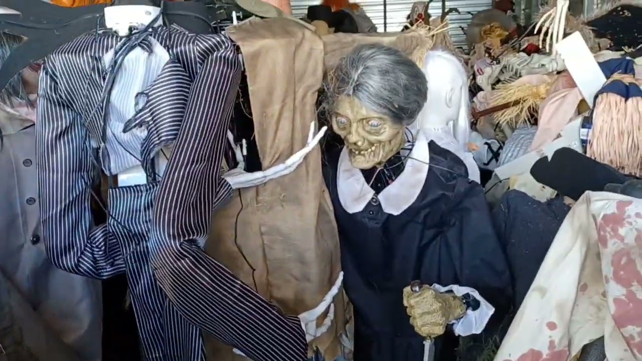 Halloween Animatronic clutter nightmare