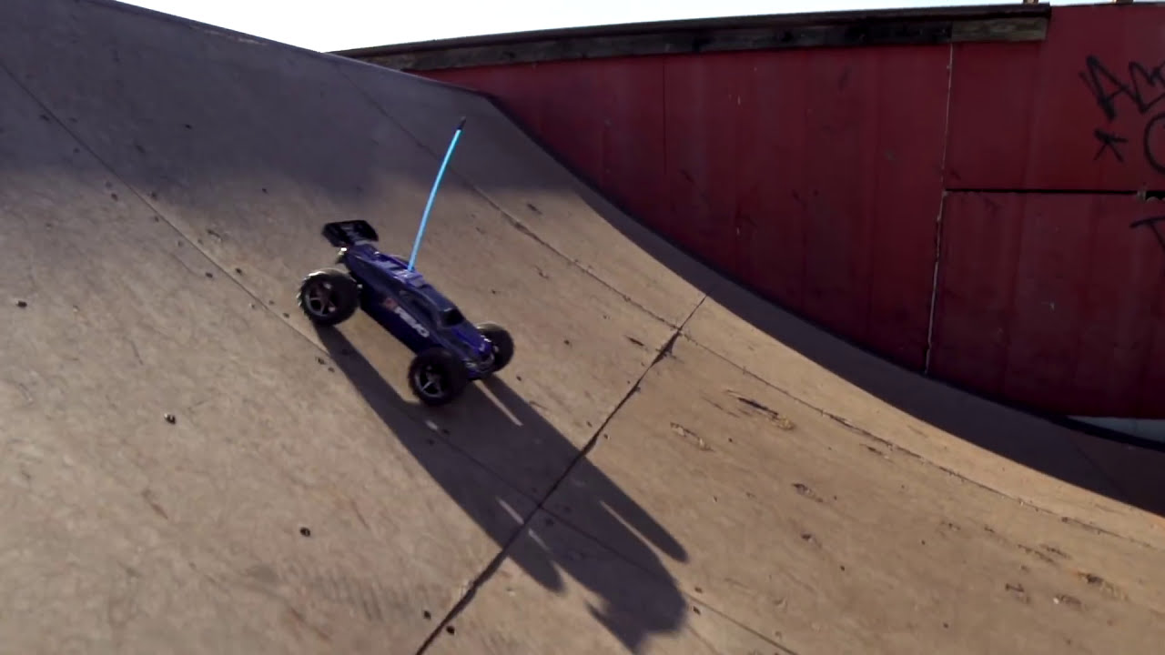 Traxxas 1/16 E-Revo - Skatepark and Off-Road Action