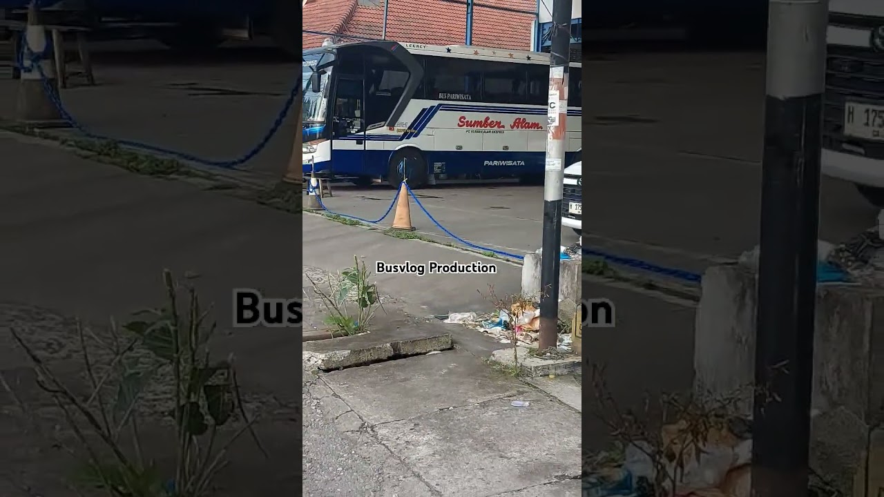 Bus Sumber Alam Di Terminal Bayangan Sukun