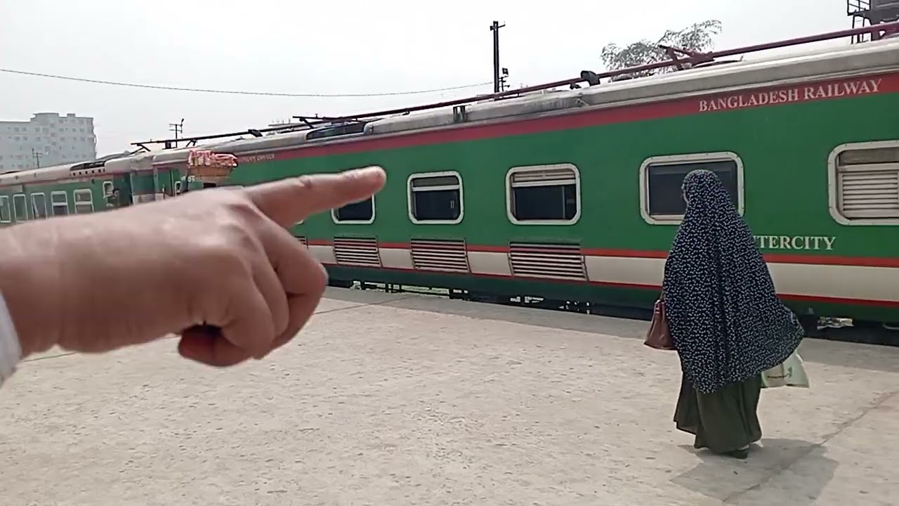 The train coming in the station.#international #train #railwaycontent #railway#railvlogger #viral  