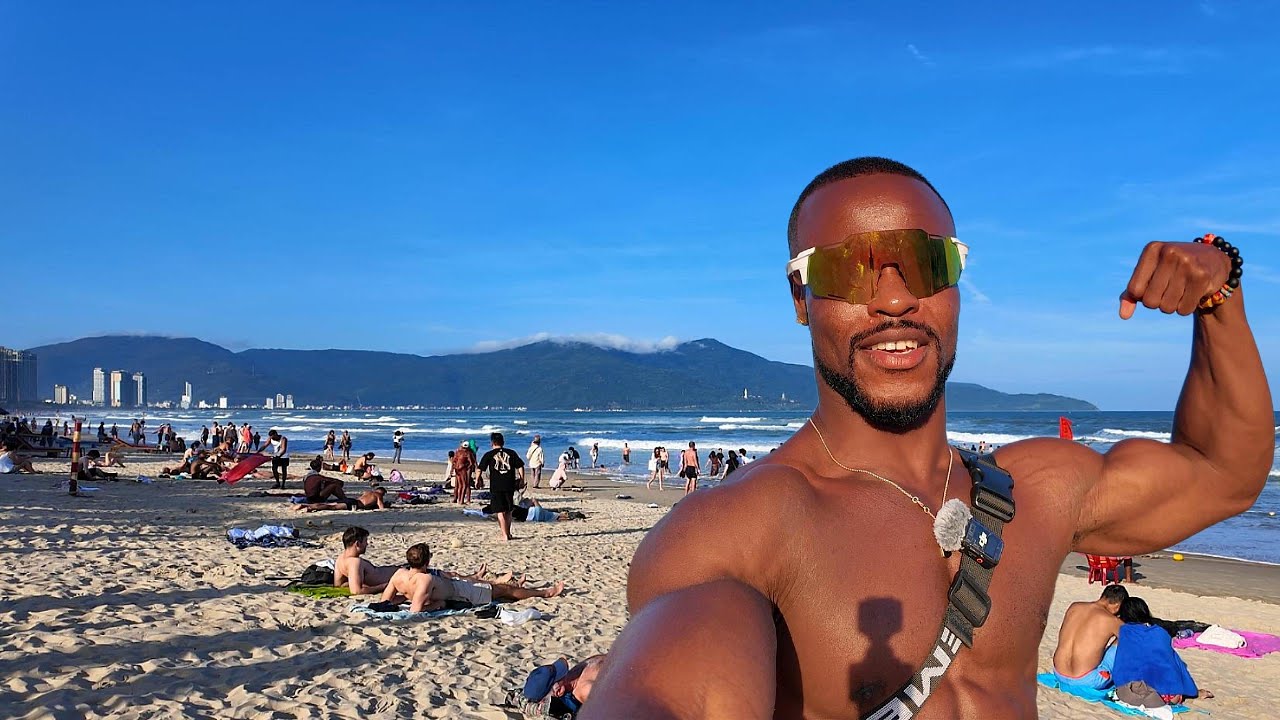Saturday Madness in Da Nang,  The Beach Was Completely Packed.........Look at This Crowd🇻🇳