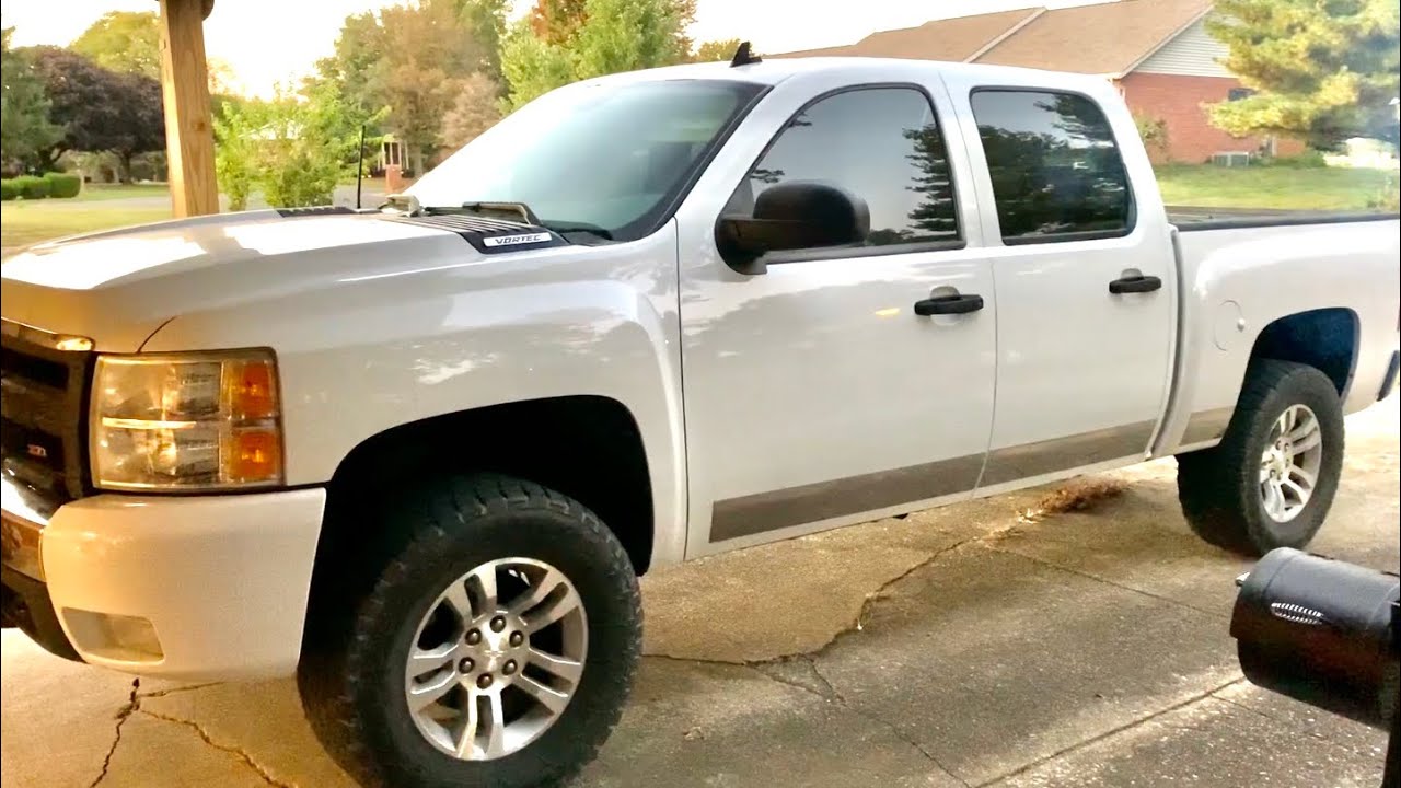 07-13 Silverado 2500HD Hood And Grille Swap (Pt. 1)