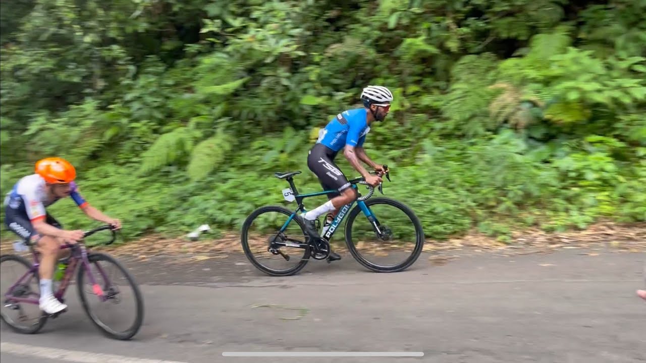 Pertarungan sengit juara 1 Etape 4 Tour de Banyuwangi Ijen 2024 di TANJAKAN NERAKA erek-erek