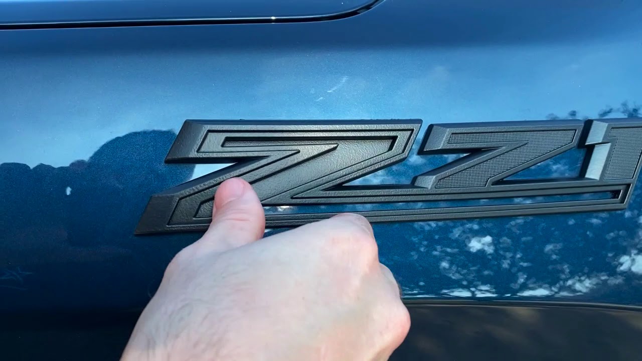Plasti Dip Emblems, Side Mirrors, and Running Boards (2019 Chevy Silverado)