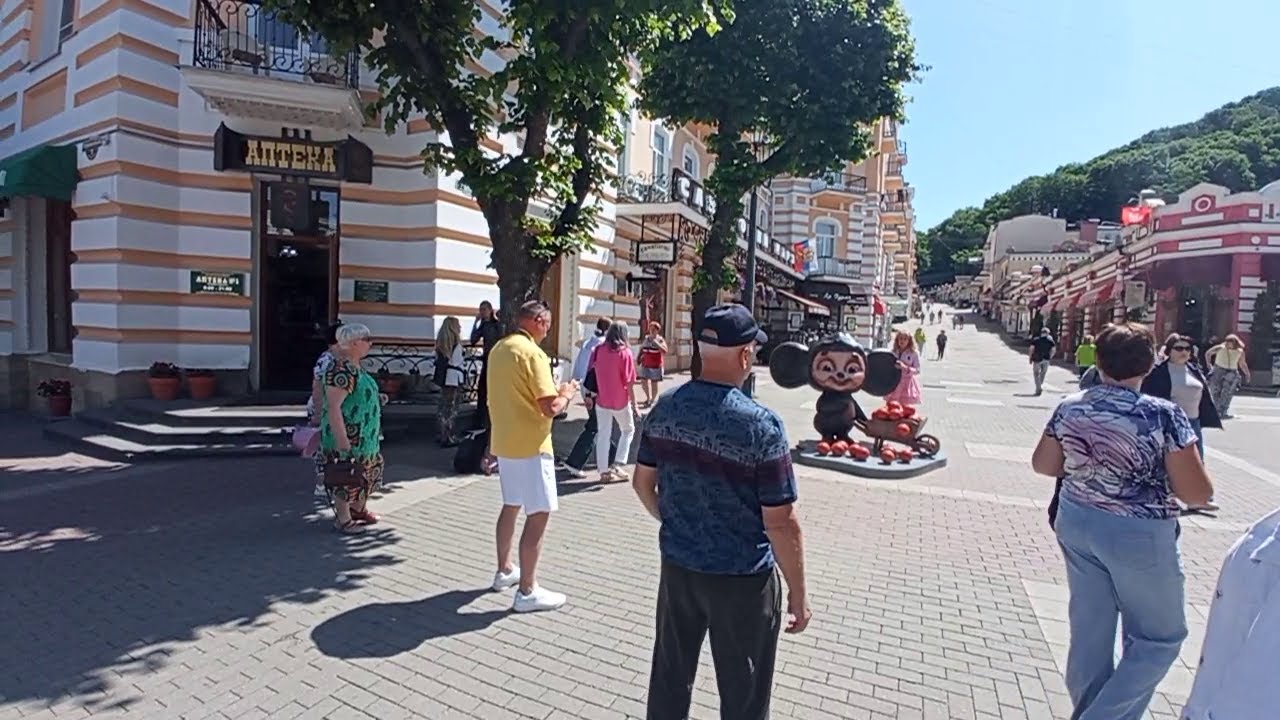 Кисловодск. Пешая прогулка по центру вместо неудачного прямого эфира. 18 июня 2025 г.