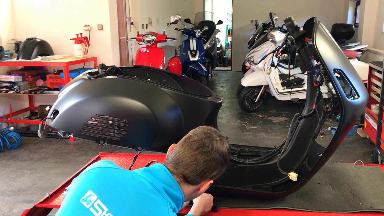 Vespa GTS 300 repair after an crash