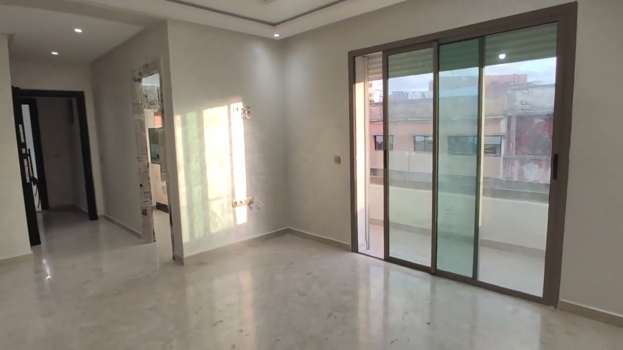 كاين🆗فقط✅3 شقق للبيع 82م² 83م² بثلاثة غرف صالون مطبخ مجهز حمامين مصعد ومراب موقع استراتيجي0631976716