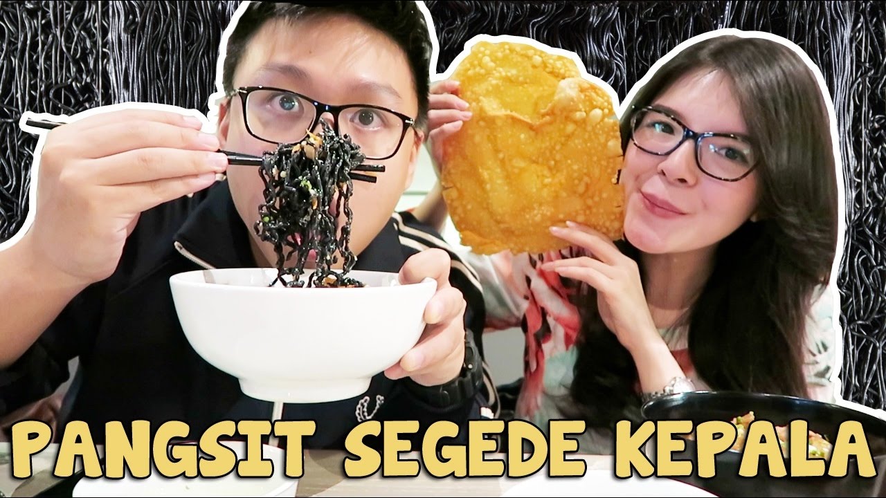 Mie Hitam dan Pangsit Segede Kepala!