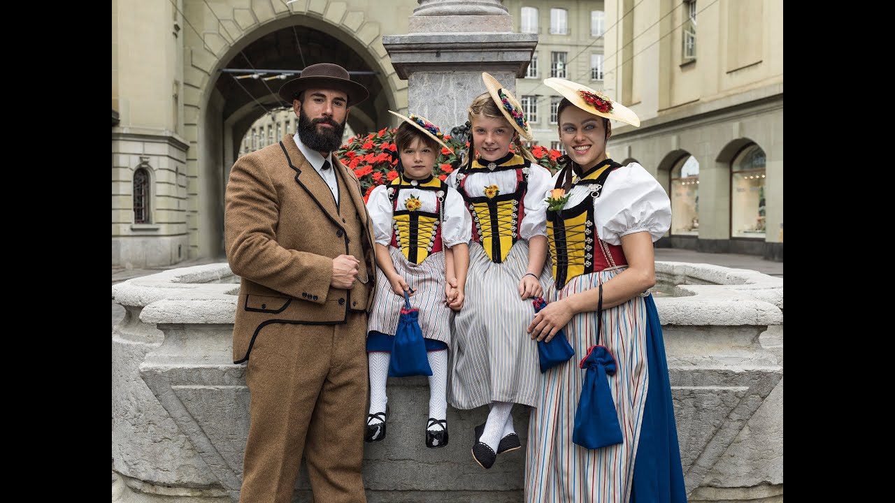 Trachten Fotoshooting mit Schlangenfrau Nina Burri