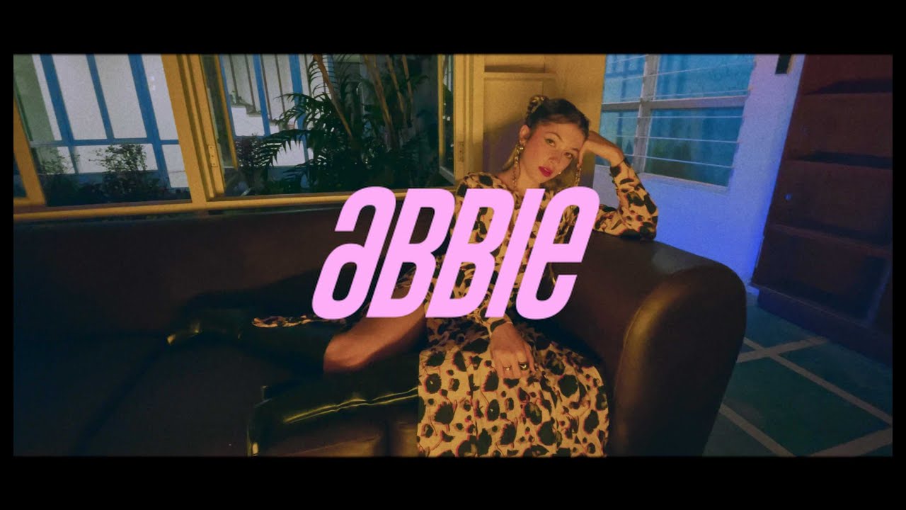 Abbie - De Cerca (Video Oficial)