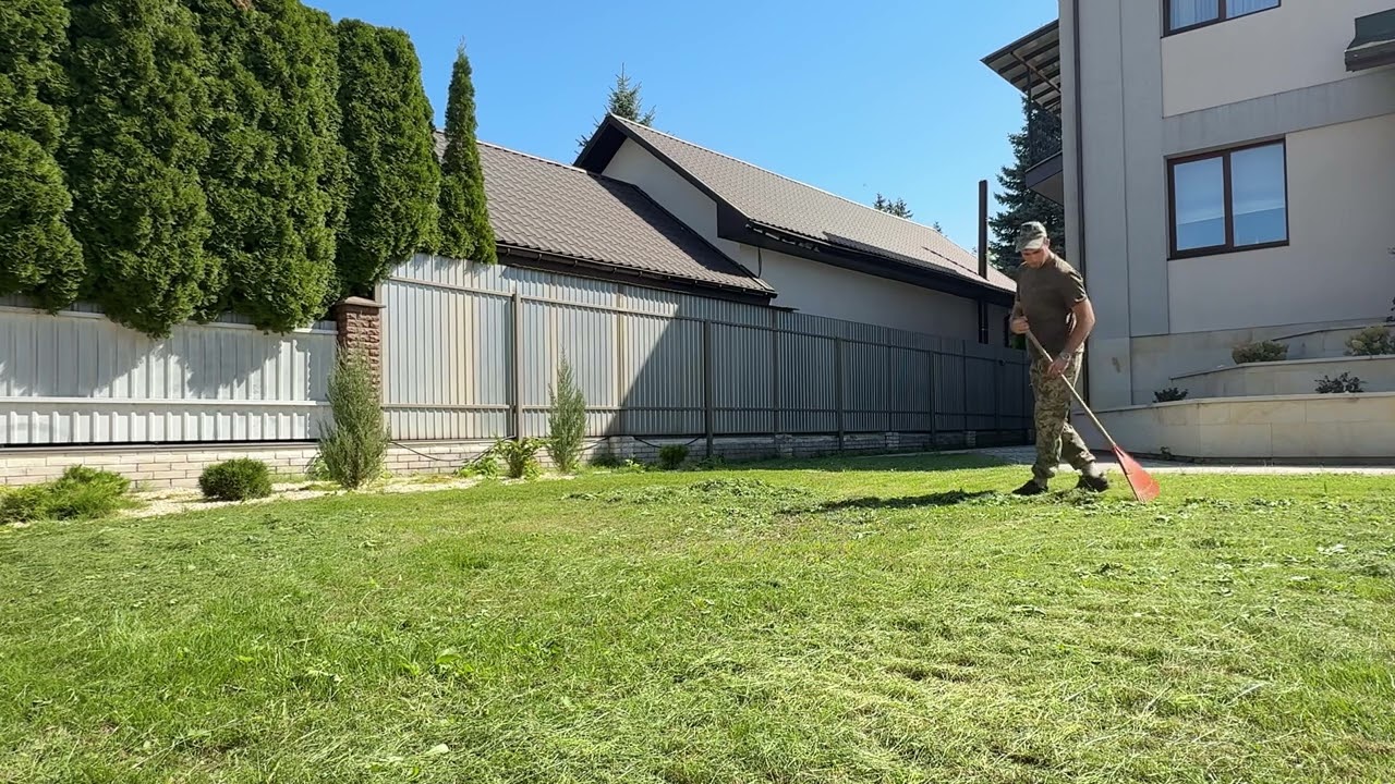 Professional Lawn Raking | So Satisfying