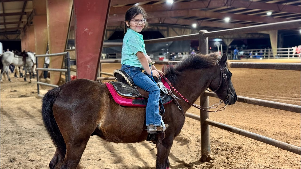Little Cowgirl + little Pony = The Cutest Barrel Run Ever