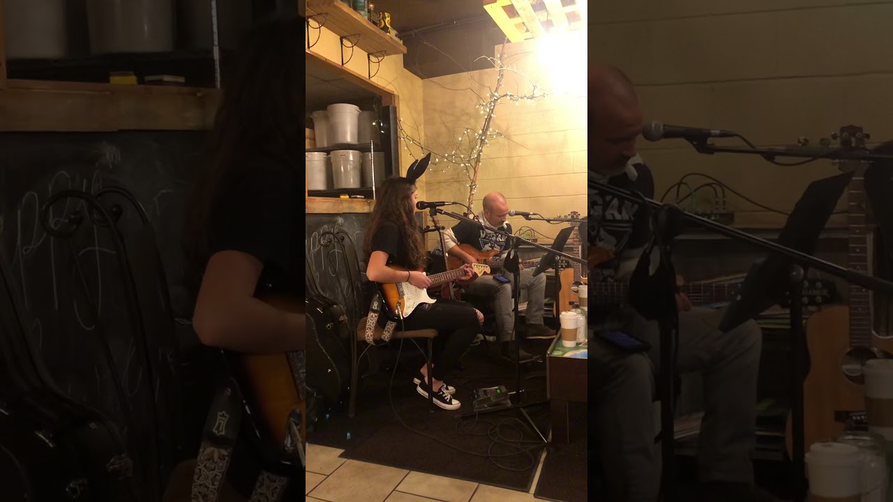 Lovely - Billie Eilish (Halloween gig)