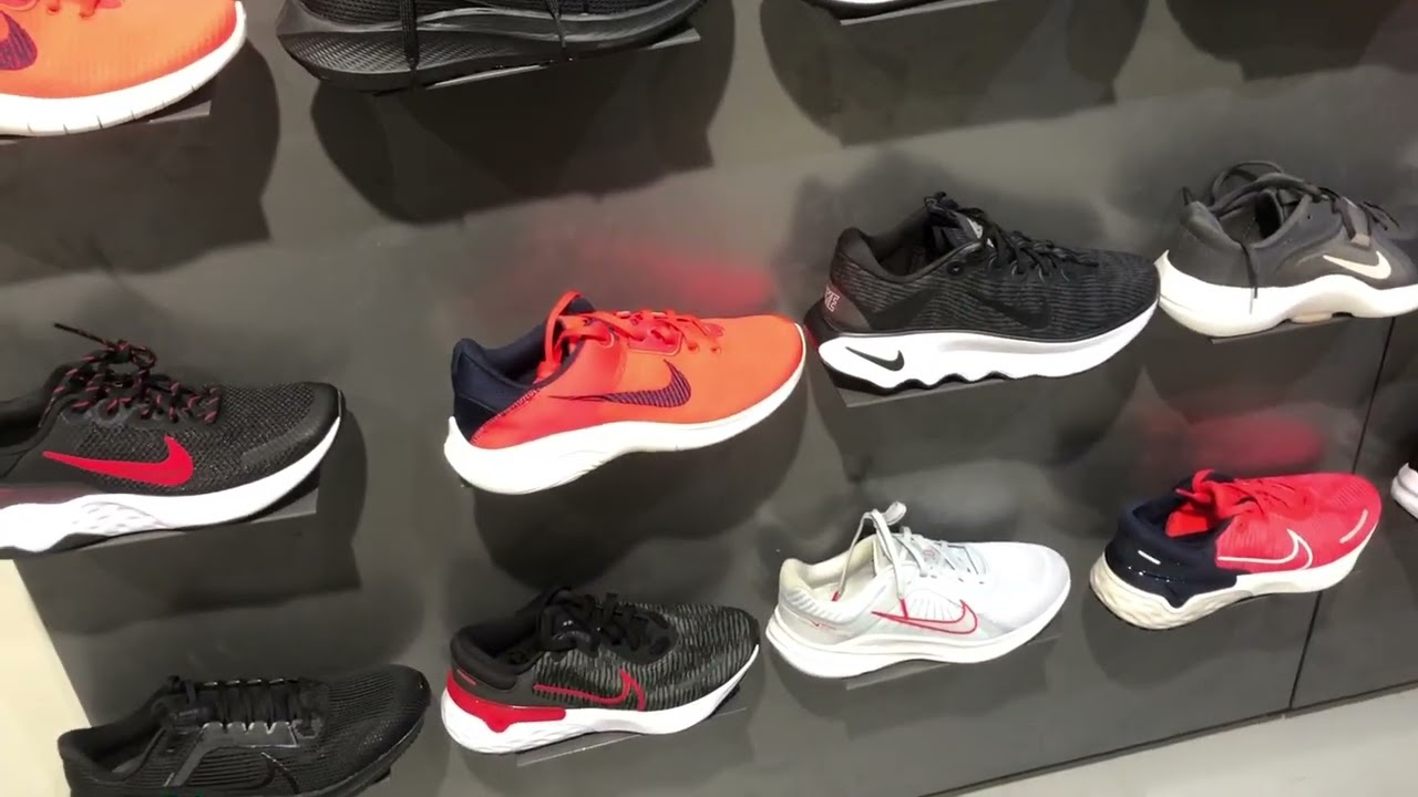 Mga SAPATOS sa SM DEPARTMENT STORE MEGAMALL