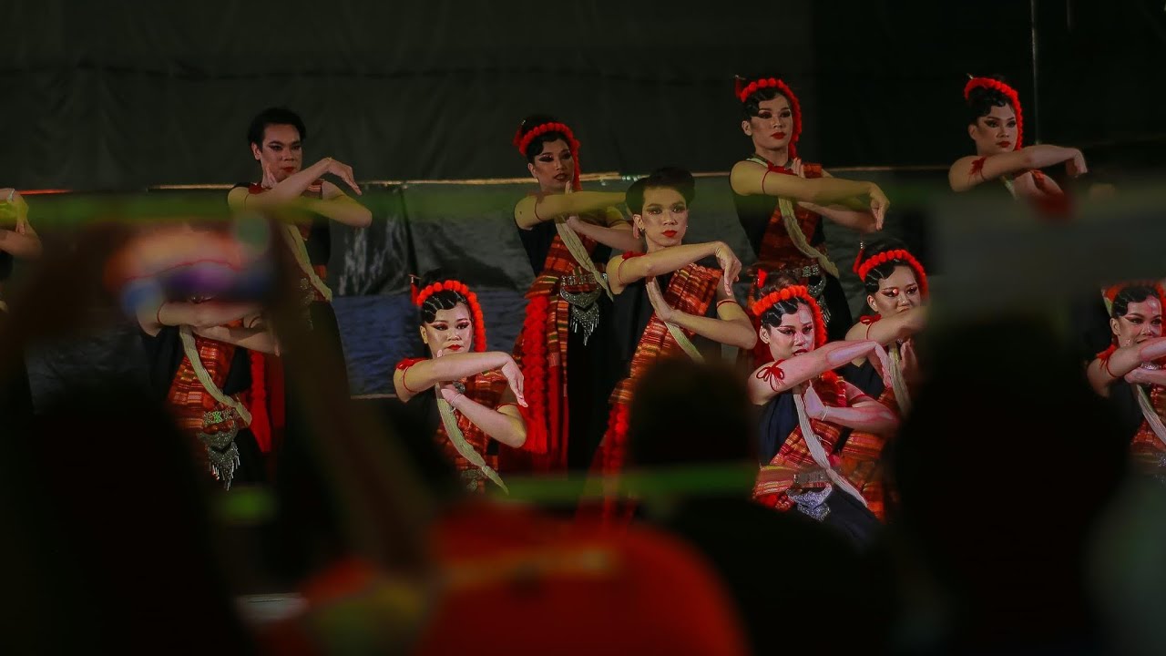 ผู้นำเชียร์และแสตนเชียร์ คณะการบัญชีและการจัดการ ราชพฤกษ์เกมส์ ครั้งที่28