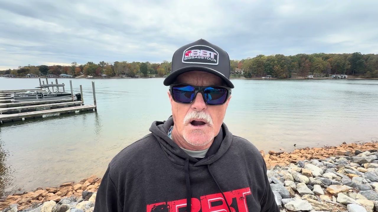 Деннис Инскоу побеждает в осеннем туре Big Bass Tour 2025 года на озере Смит-Маунтин. Интервью