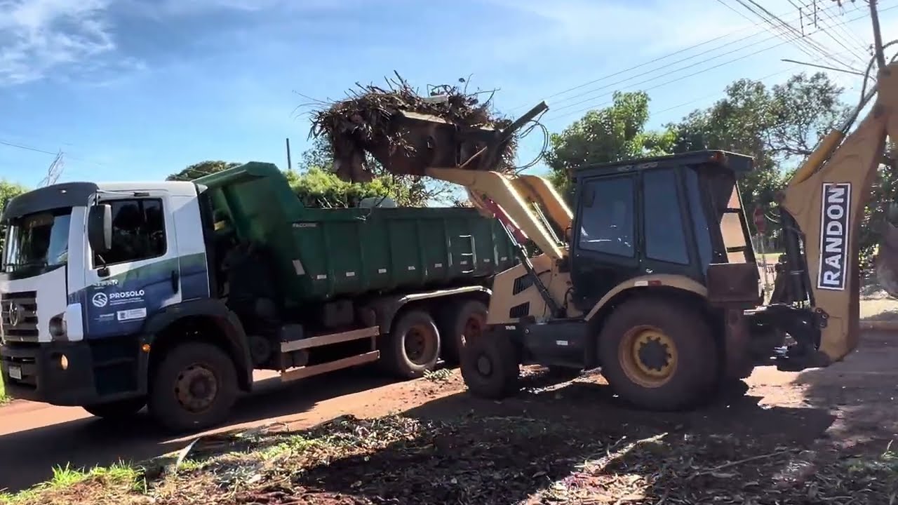 Trabalhamos no domingo pra deixar a cidade limpa
