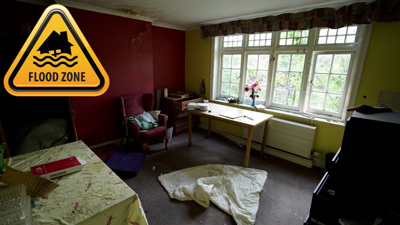 Exploring Abandoned 50 Bedroom Home Flooding With Electric On !