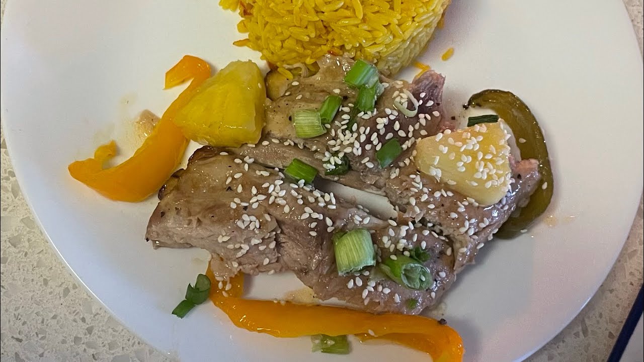 Baby costillas de cerdo con vegetales en salsa agridulce 