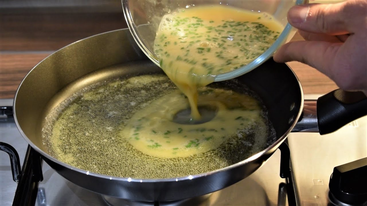 How to make an Omelette with Cheddar & Chives on Toast
