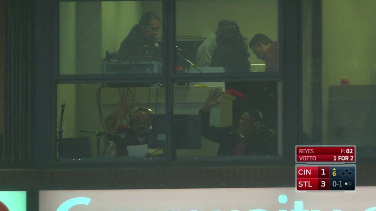 CIN@STL: Bengie calls Yadier's homer on Spanish radio