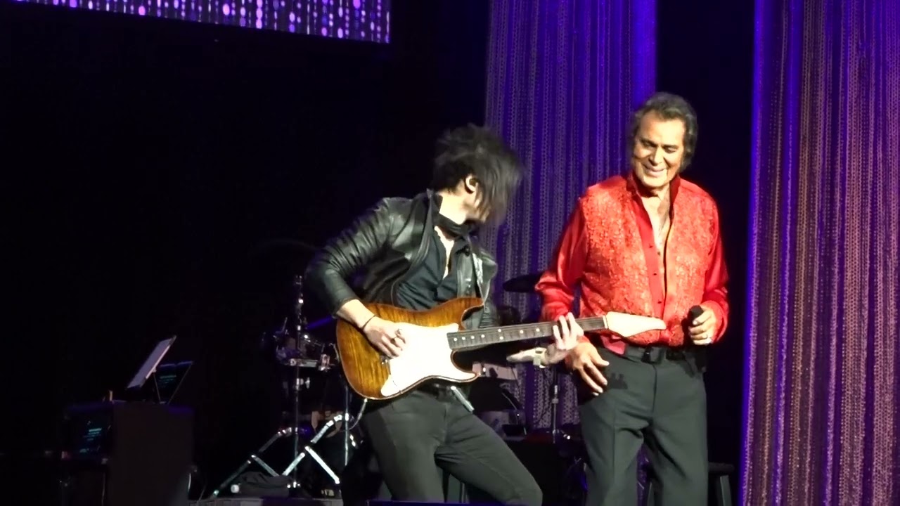 Engelbert Humperdinck 12/3/23 Anaheim, CA  Make You Feel My Love and Ten Guitars
