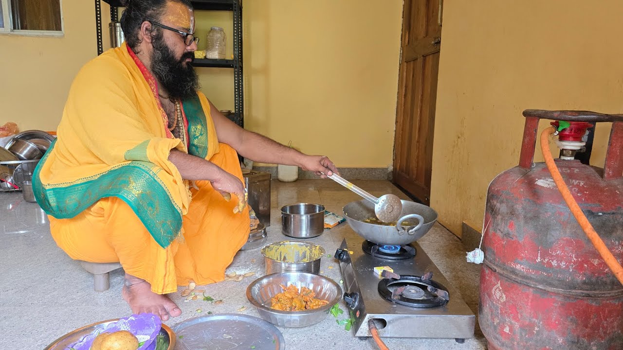 श्री  रेवा तपोवन आश्रम पर भाजिए की प्रसादी एवं गौशाला के दर्शन।
