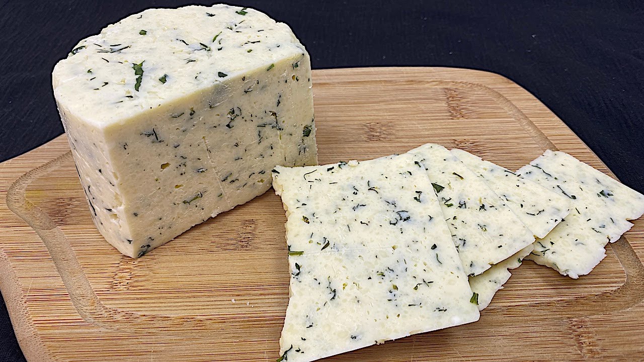 Una deliziosa e salutare ricetta di formaggio fatto in casa con pochi ingredienti, senza caglio