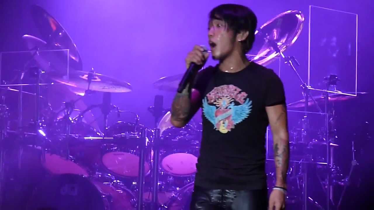 Send Her My Love - Journey live at Wembley Arena 06.04.11