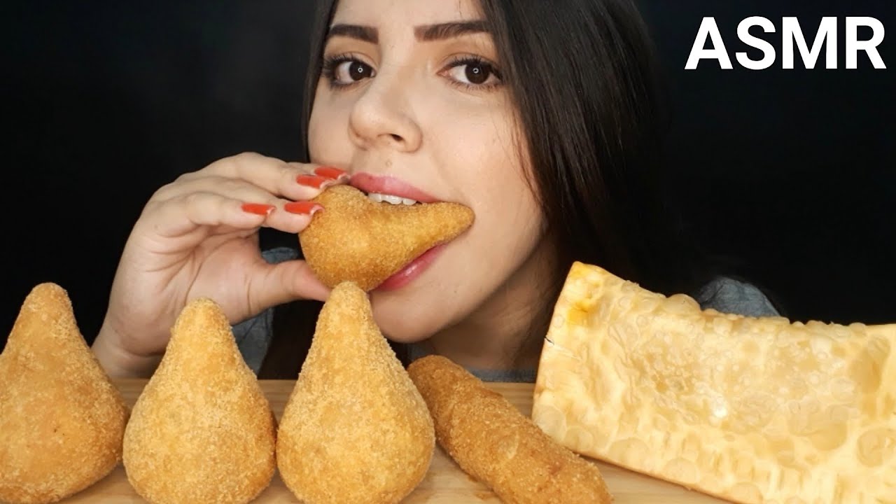 ASMR COMIDA - COXINHA, ENROLADINHO DE SALSICHA E PASTEL DE CARNE (MUKBANG) SONS DE MASTIGAÇÃO