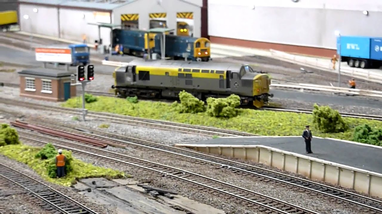 Oulton TMD class 37- 37035 on ballast pick up