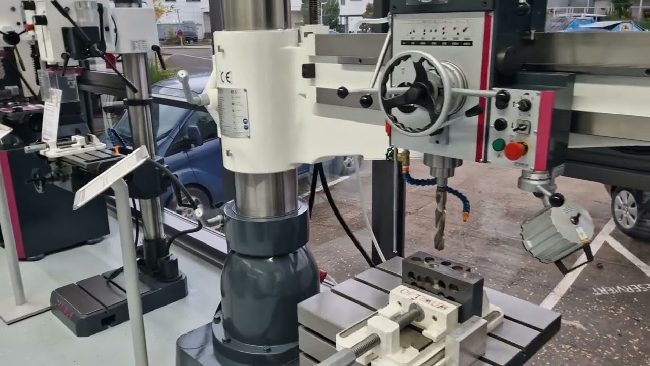 OPTIMUM Optimill Ausstellung Maschinen Bohrmaschinen Fräsmaschinen CNC Drehmaschinen