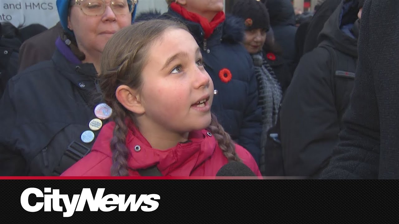 Torontonians mark Remembrance Day at old city hall: 'Important part of our history'