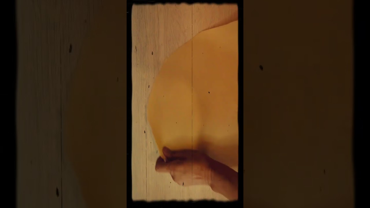 Fare la sfoglia di pasta fresca. 