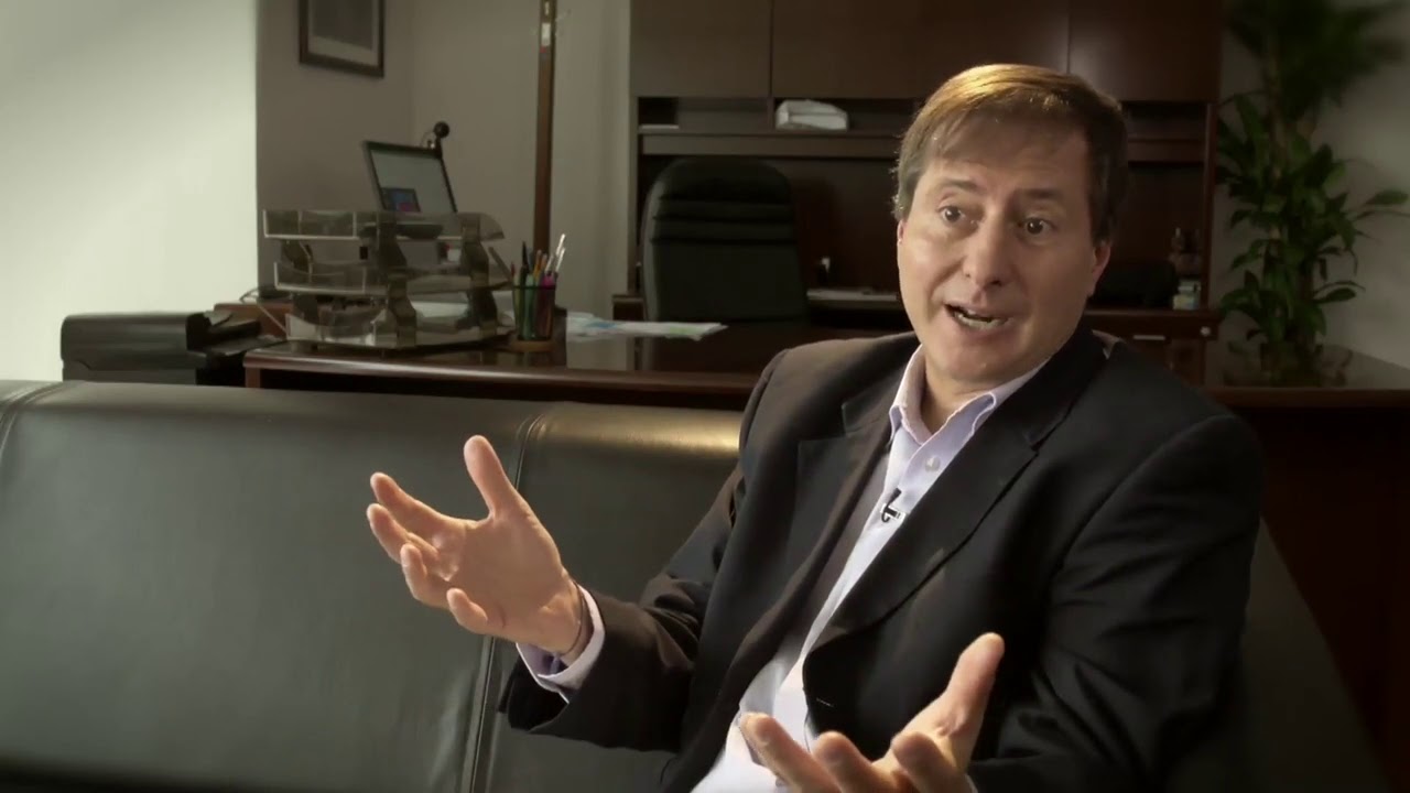 Pedro Ravela diferencia calificar certificar y evaluar